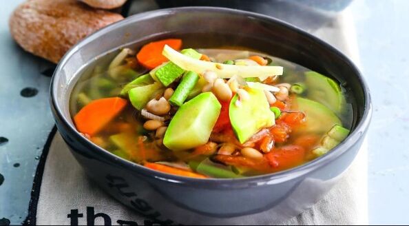 Sopa de verduras un primeiro prato sinxelo no menú da dieta Maggi